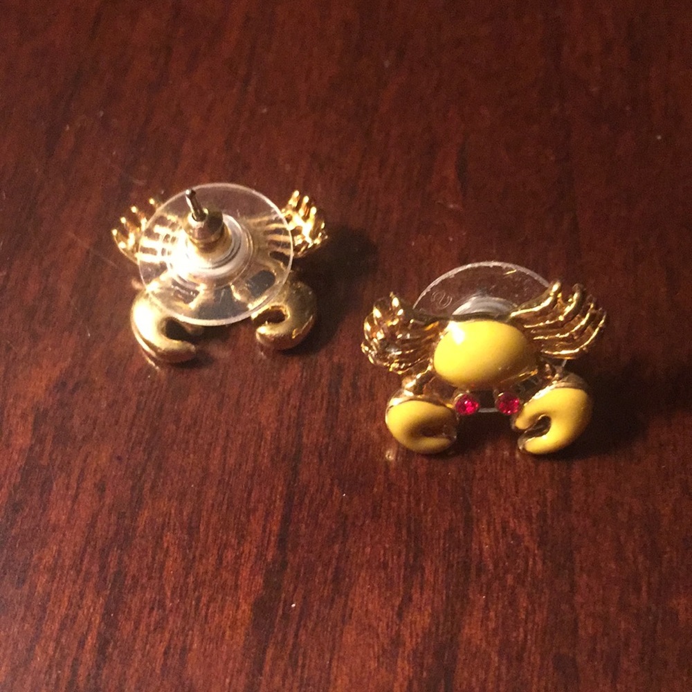 crab stud earrings